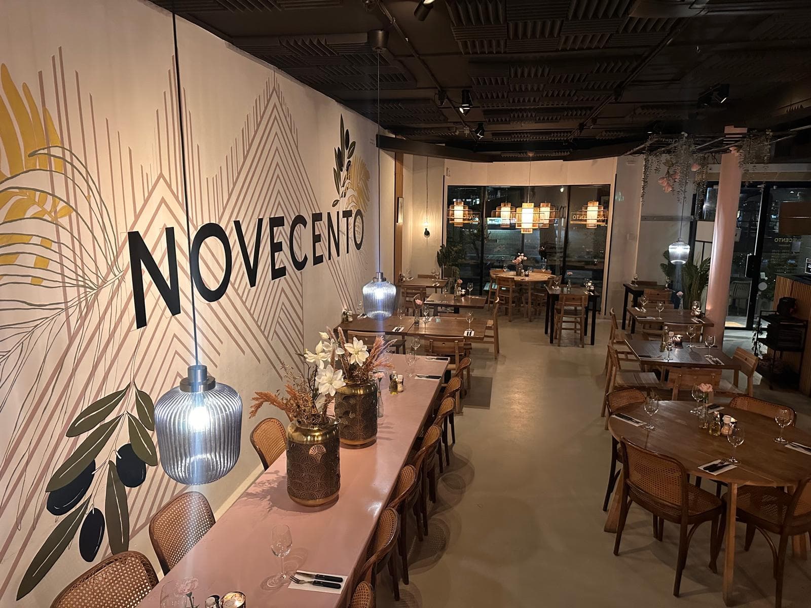 Ruim en sfeervol interieur van Italiaans restaurant Novecento Heemstede aan de Binnenweg 85a